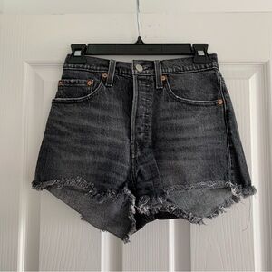LEVI'S BLACK SHORT